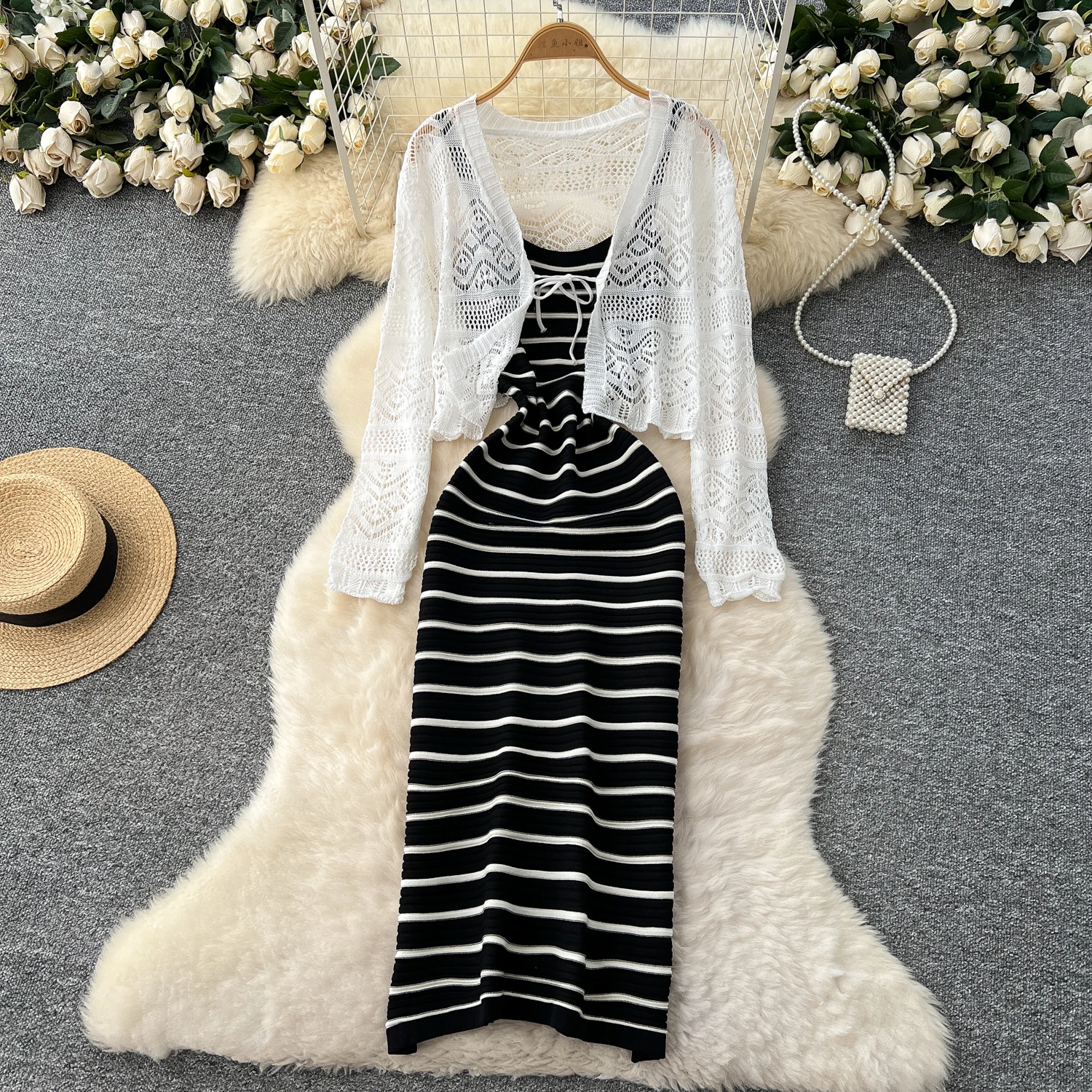 Nieuwe zomer gehaakte zoete hit kleur patchwork gestreepte spaghetti-jurk en v-hals lange mouw korte vesten 2-delige sets