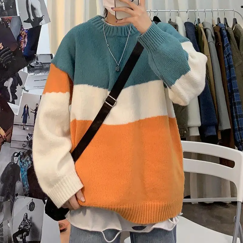 

Fashionable and Cozy Pullover Sweater for Men with Loose and Lazy Style and Color Blocking Design