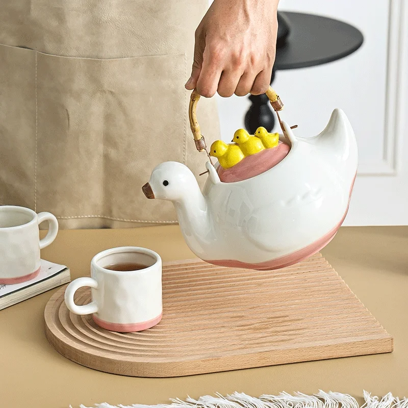Ceramic Duck-shaped Water Kettle, A Charmingly Designed Cool Water Jug, Suitable for Afternoon Tea Teapot and Cups. JJ363