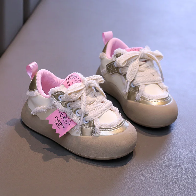 Scarpe da tavola per ragazze scarpe per bambini nuove scarpe di tela di moda per studenti con fondo morbido moda primavera 2024