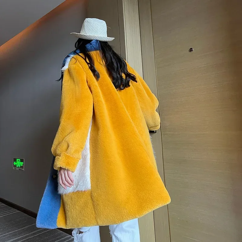 冬のフェイクファージャケット女性用毛皮のような暖かいスプライシングコントラストカラーブルーフェイクファーコートロングジャケットカーディガン女性