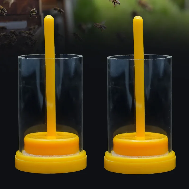 Queen Bee Marker Bottle Protect Safety Bee Catcher Yellow Plastic Marker Bottle Plunger Plush Garden Beekeeper Accessories 1PCS