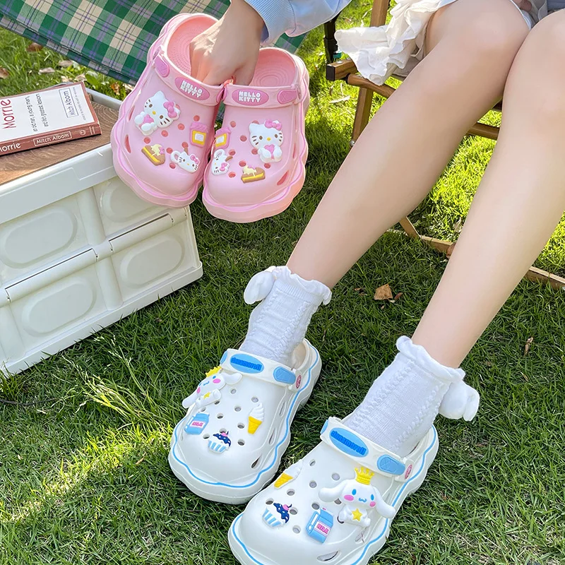 

Sanrio Cartoon Hello Kitty Cinnamoroll Kuromi Women Sandals Hole Shoes Girl Beach Shoes EVA Outdoor Wading Sandals Home Slippers