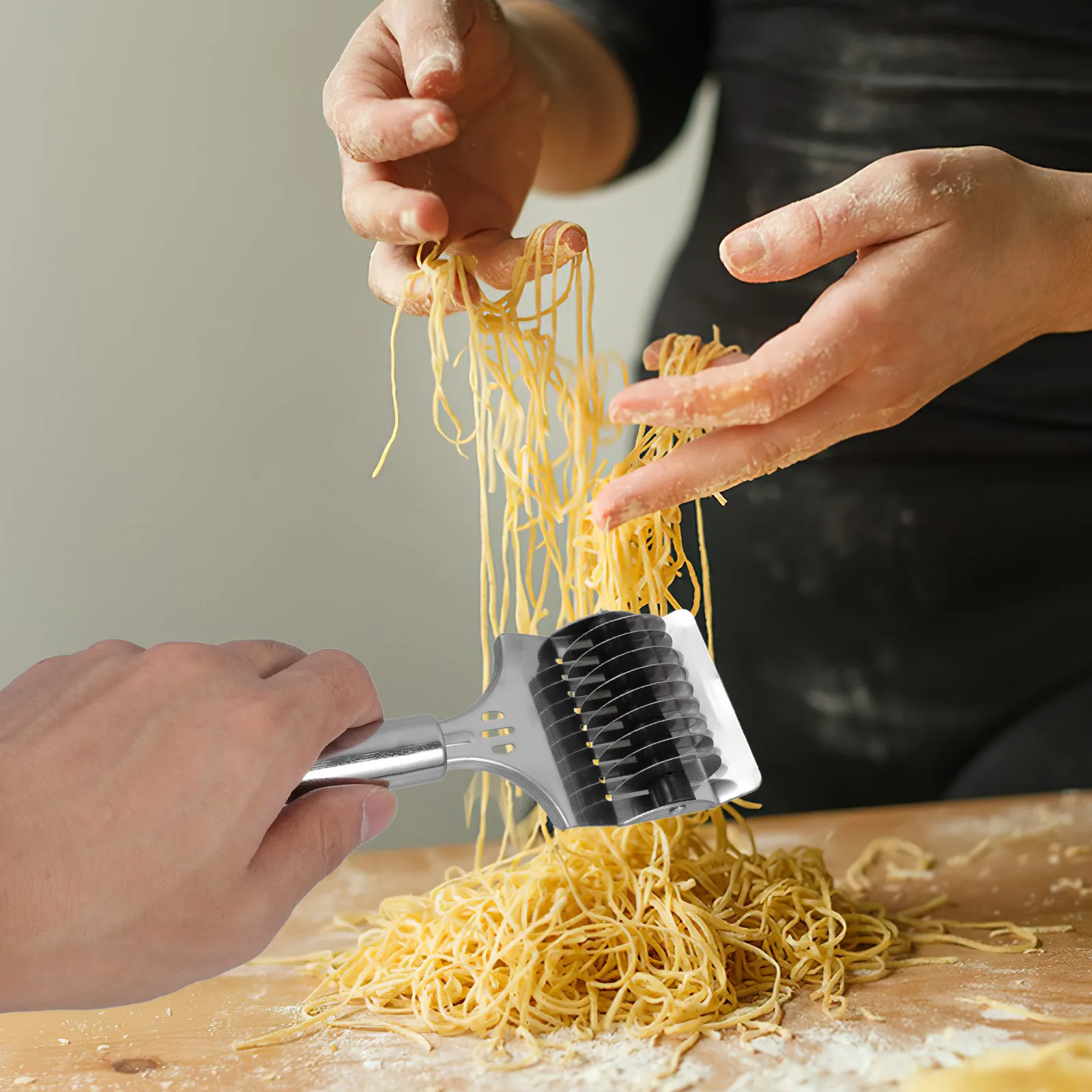 Stainless Steel Noodle Cutter Manual Dough Slicer for Uniform Noodles – Ergonomic Non-Slip Handle Kitchen Tool