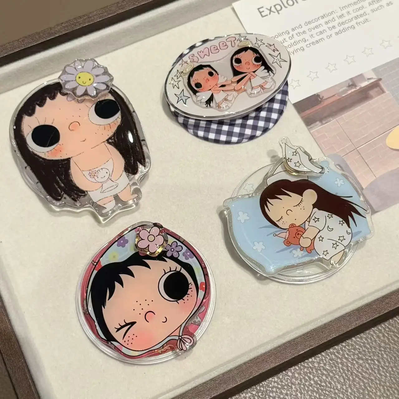 

Cartoon rotation yuy small jade acrylic sheet accessories magnetic phone case holder portable desktop lazy person chasing drama