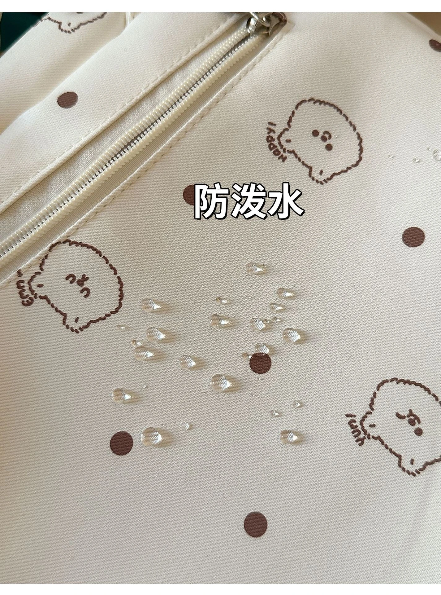 Neuer Studenten-Tagesrucksack aus Canvas für Damen mit Punktdruck und Flauschigem Bären-Patch, Leichte Schultasche für Teenager mit Stern-Anhänger – Detail 5