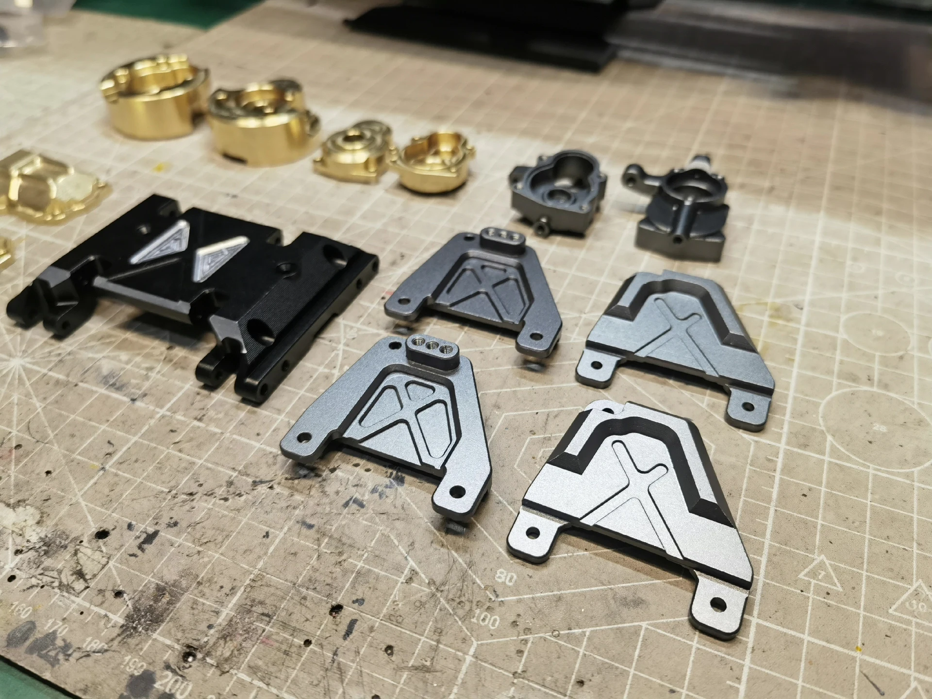 RC Crawler Upgrade Accessories Custom Brass Counterweight Aluminum Reinforced Parts For RGT 1/10 LC76 Mod Replacement Hardware