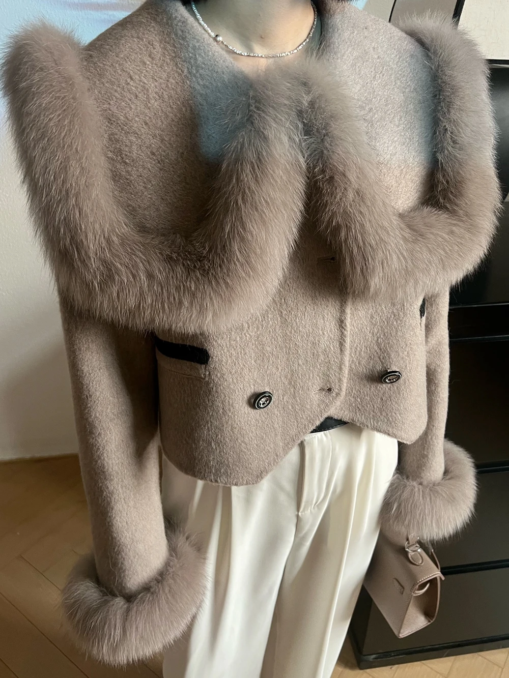 

2024 Autumn Winter Real Fur Coat Jacket Women Natural Fox Fur Collar Cuffs Short Cashmere Wool Woolen Ladies Outerwear Femal