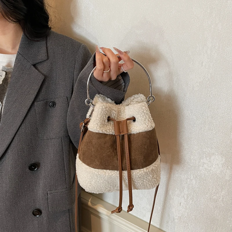 

Korean Plush Bucket Bag for Women Fashion Lamb Wool Drawstring Crossbody Bags Female Patchwork Casual Commuting Handbags
