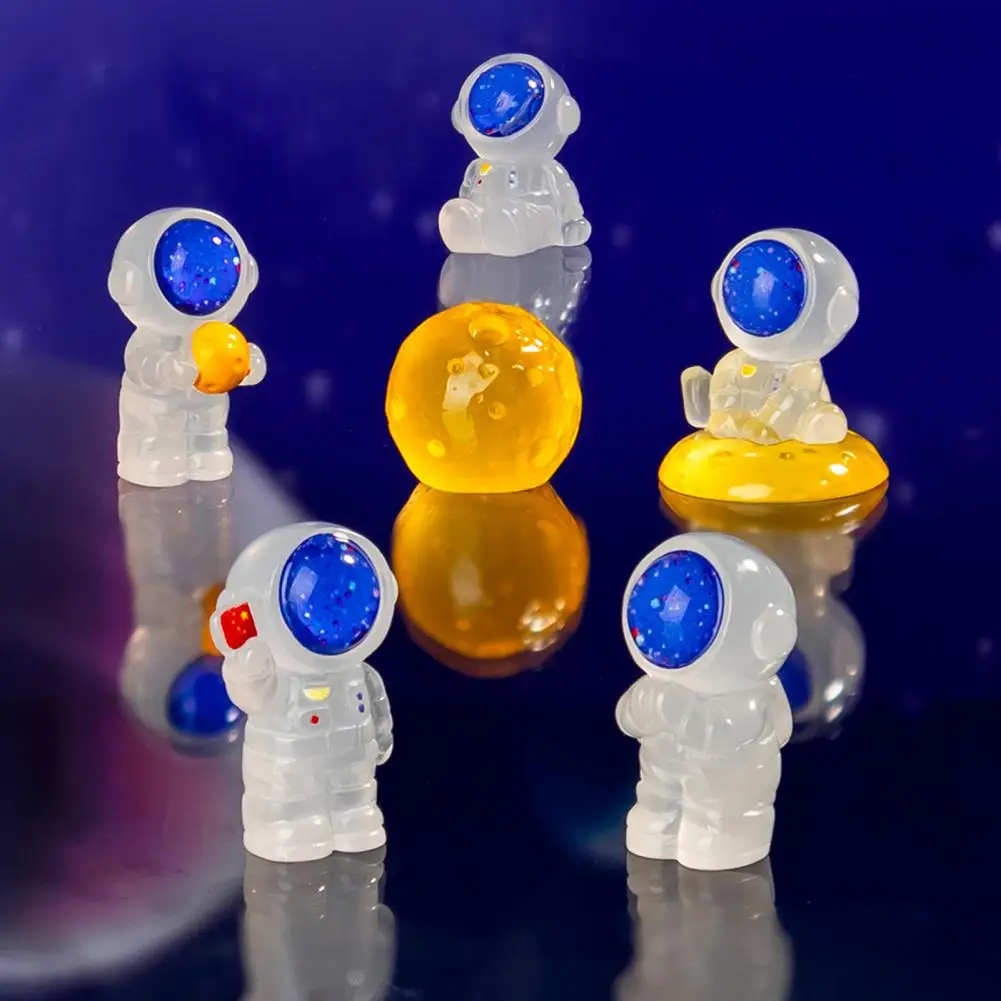 7Pcs Luminous Cartoon Astronauts Figurine Glow-in-the-dark Space Man Resin Statue DIY Dollhouse Fairy Garden Micro Landscape Dec