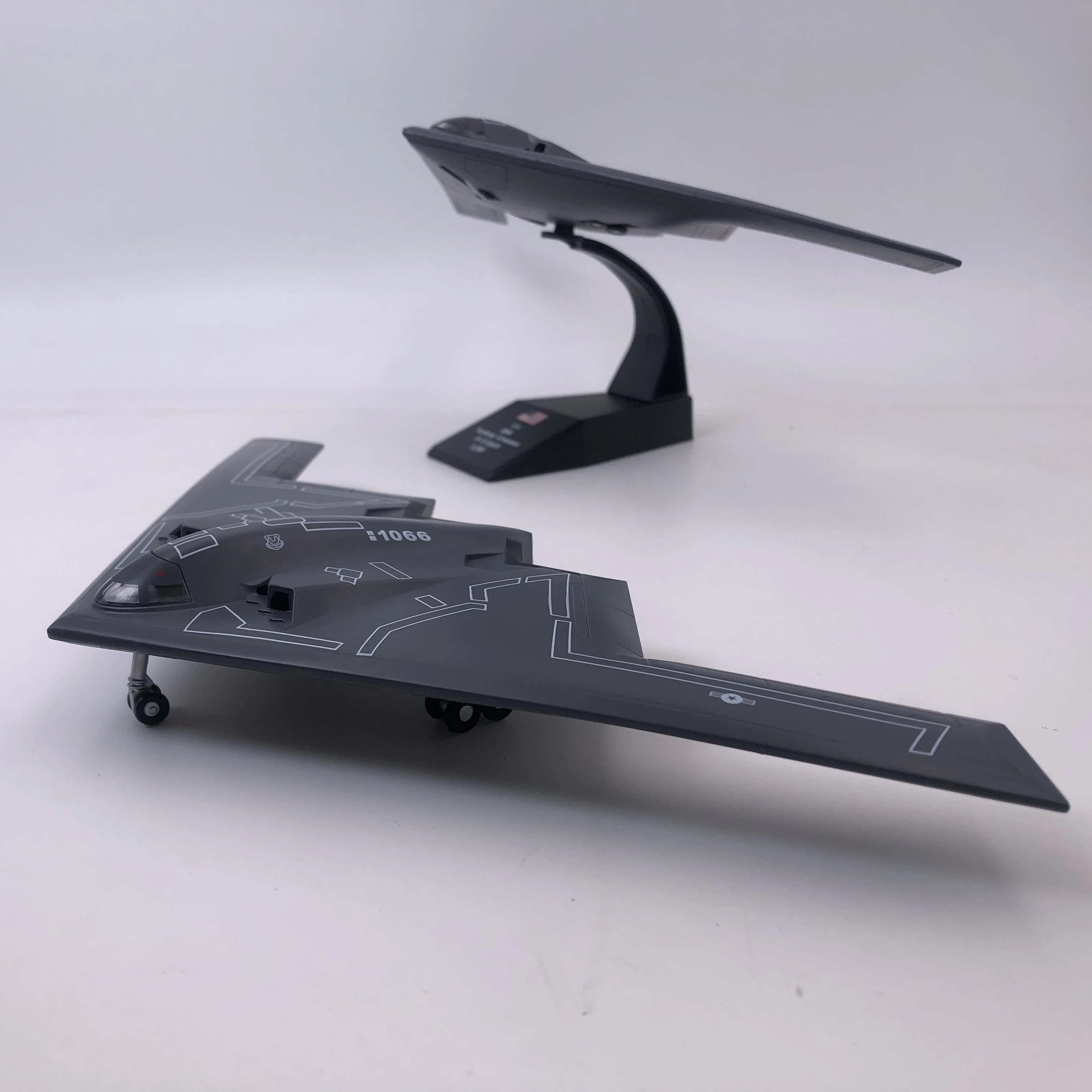 WLTK USAF B-2A America Spirit Stealth Bomber 1/200 Diecast Aircraft Jet Model