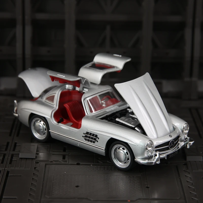 

1:32 моделирование Mercedes-Benz 300SL классическая ностальгическая классическая модель автомобиля из сплава автомобильные украшения коллекция дверей можно открыть