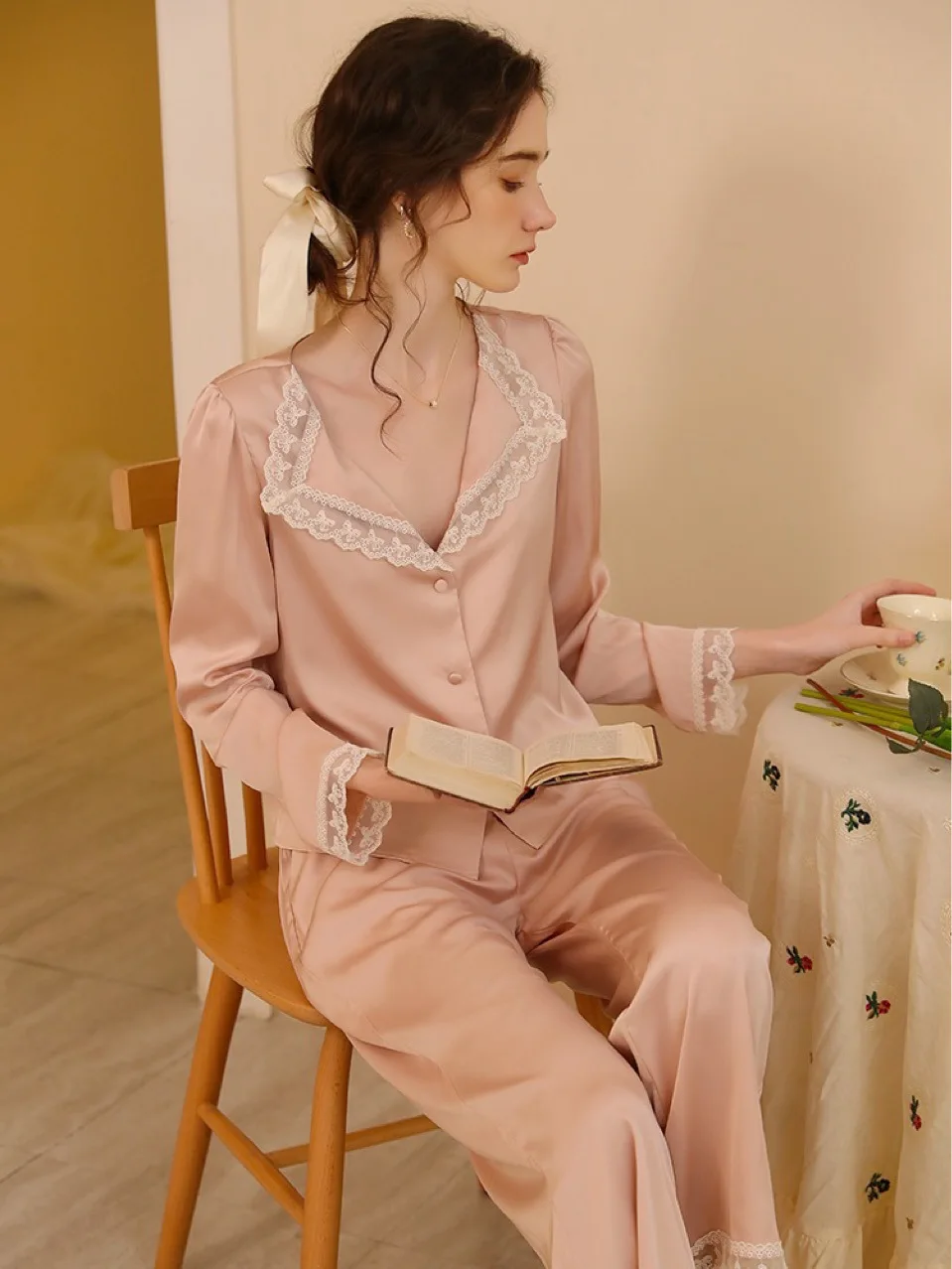 

2023 Luxury Women's Pajamas Set Lace Silky Long Sleeve Sleepwear Button Down Notch Collar Loungewear Long Pants Satin Home Suit