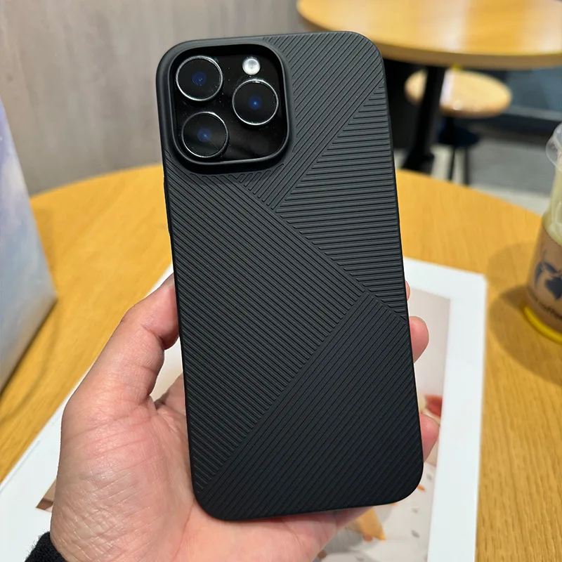 Luxuriöse matte, ultradünne Hülle mit geometrischer Textur für iPhone 17, 16, 15, 14 Pro Max, 17 Air – stoßfeste, durchscheinende Panzerhülle für Herren – Detail 22