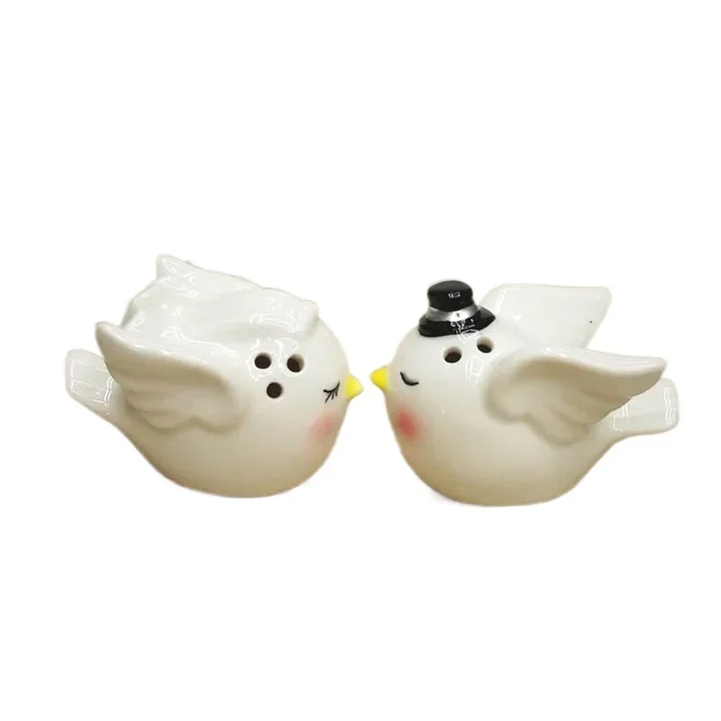 6.2*4*4.2CM Cartoon Hand-painted Angel Bird Couple Ceramic Spice Bottle Gift Pair of Home Kitchen Supplies Pepper Salt Shaker