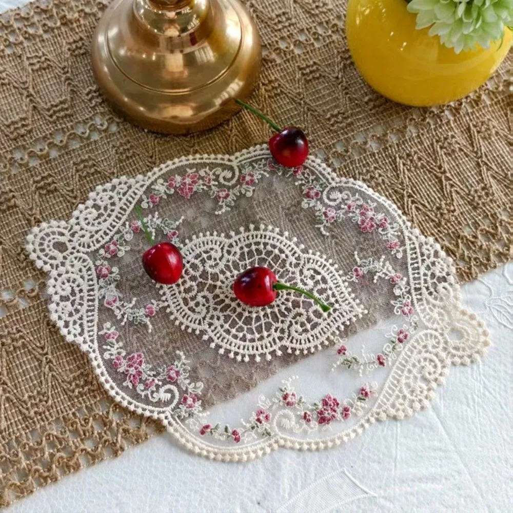 Table Topper Heat Insulation Vintage Lace Coaster Anti-scald Decorative Embroidery Placemat Exquisite Table Pads Table Setting