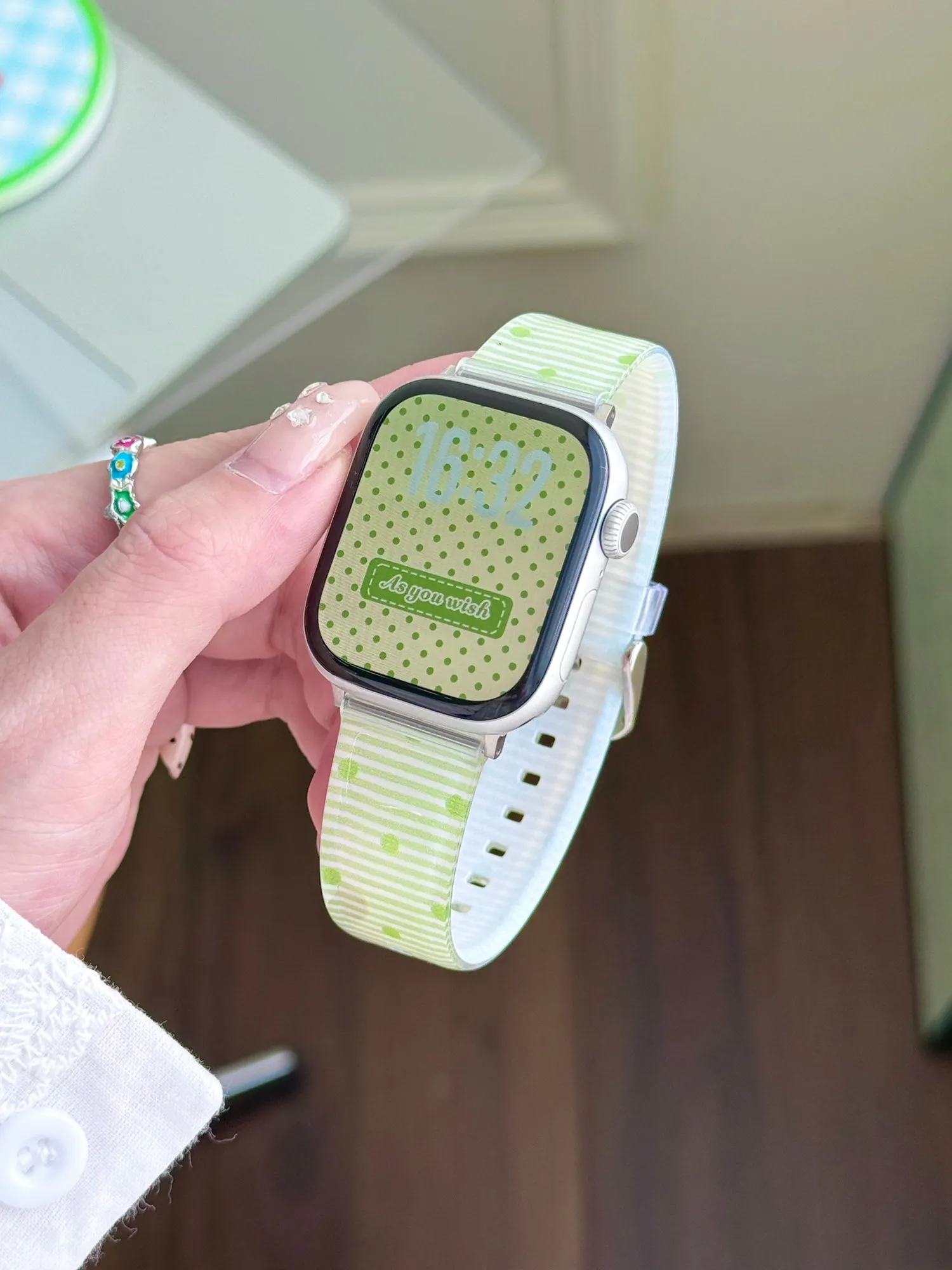 Popular Striped dot silicone strap For Apple Watch band women Strap Series 11/10/9/8/7/6/5/4 40mm 41mm 42mm 44mm 45mm 46mm strap