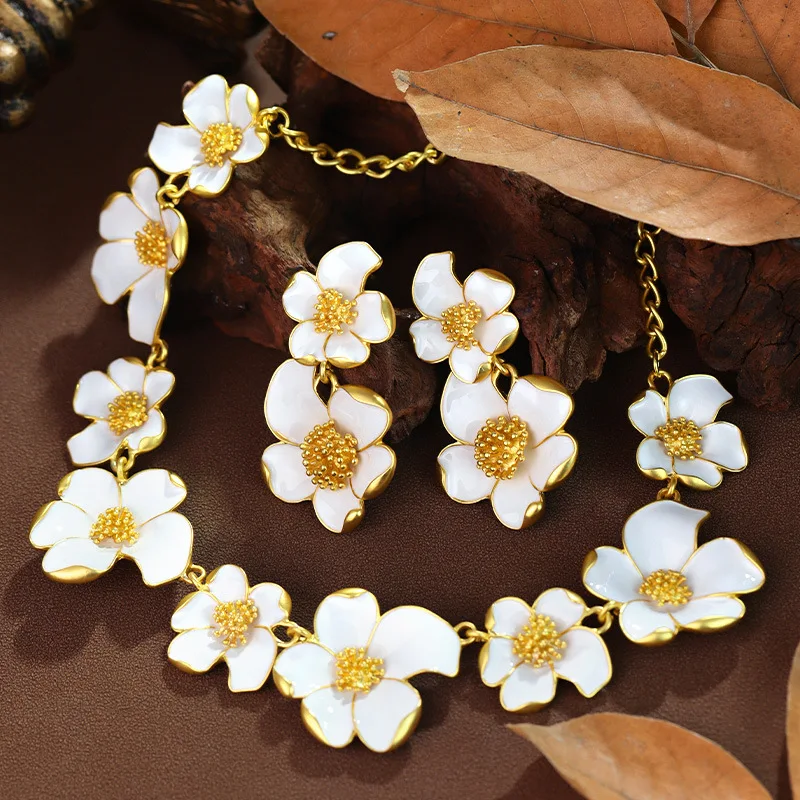 Retro Flower Necklace Temperament Three-dimensional Small Flower Red and White Earrings Necklace Set