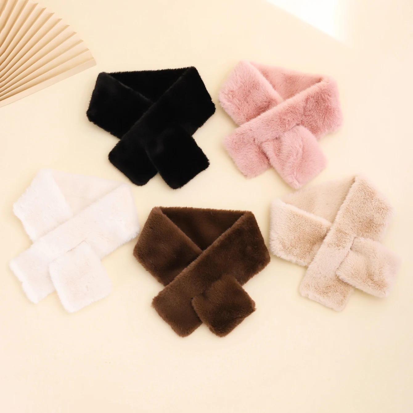 

Осенне-зимний шарф из искусственной норки, однотонный плюшевый шарф из искусственного меха, модный и универсальный, двусторонний меховой воротник.