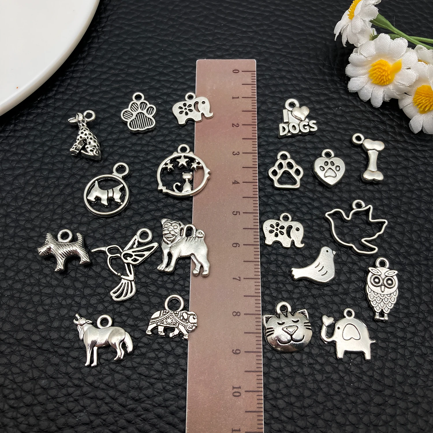 Random 100pcs Ancient Silver Animal Series Charms Pendant, Suitable for Necklace Earrings Jewelry Making Accessories