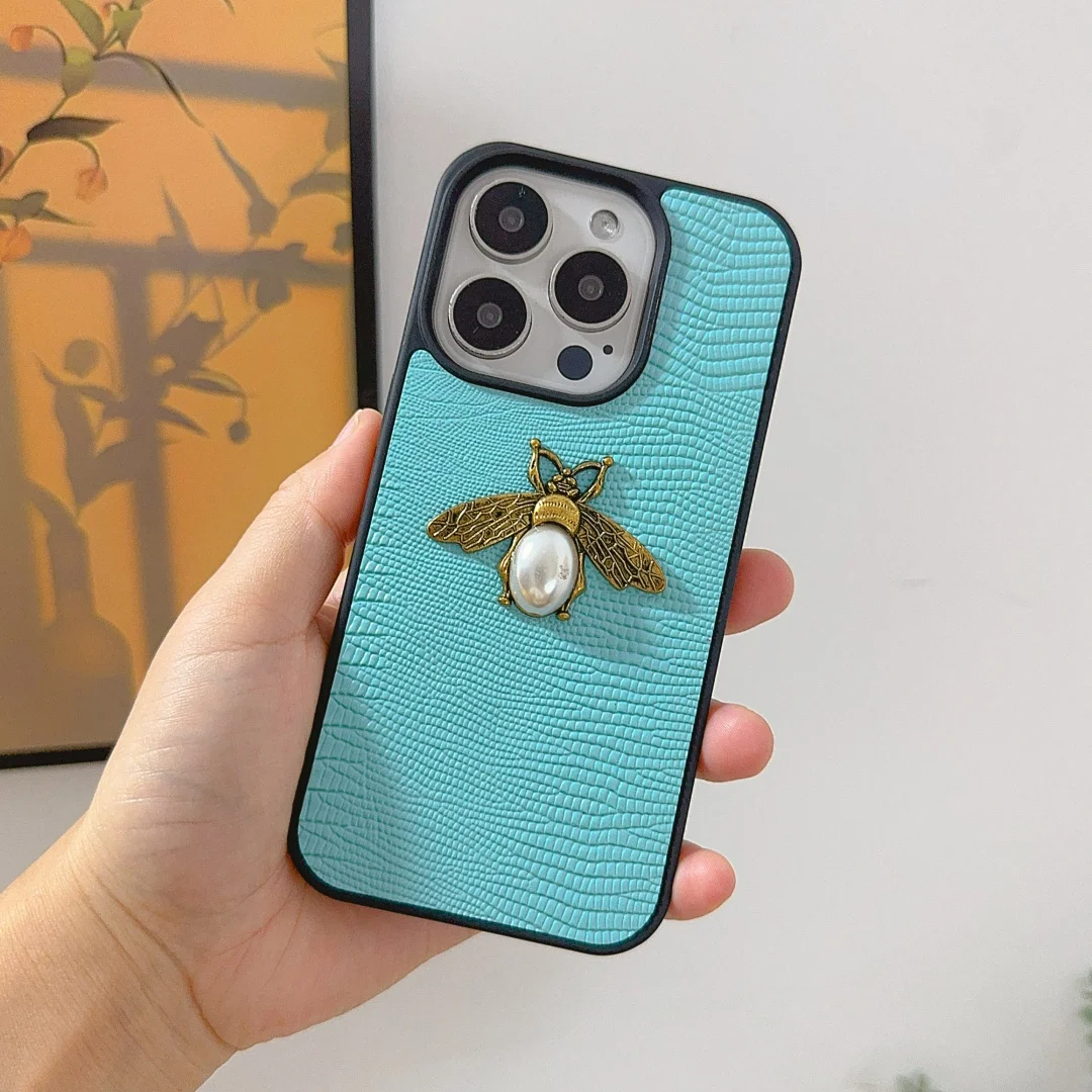 Funda de cuero PU de abeja perla 3D de Animal Retro de lujo para iPhone 17 16 15 14 Funda de teléfono 13 12 11 Pro MAX Funda trasera dura a prueba de golpes