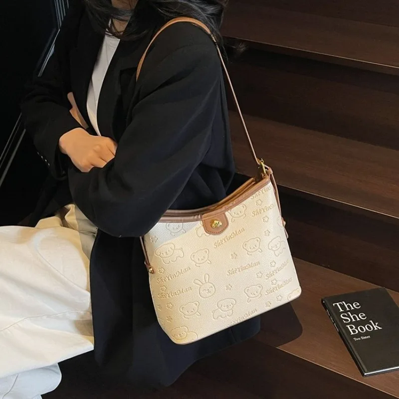 

Stylish Bucket Bag For Women A Deep And Convenient Design For Those Who Carry Their World