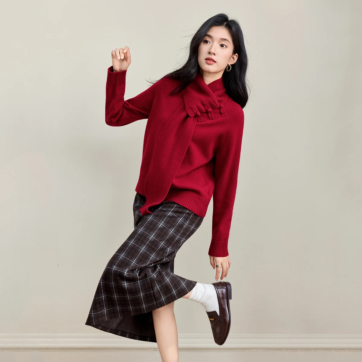 SENTUBILA Pullover lavorato a maglia da donna 2025 Autunno Stile cinese Sciarpa staccabile Colletto maglione Allentato Top a maniche lunghe W53EG3490