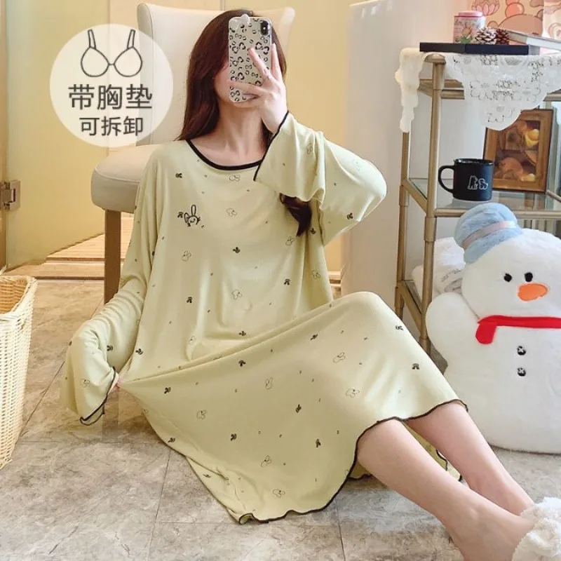 M-5XL فستان نوم نسائي كبير الحجم مع وسادة صدر للخريف مشروط بأكمام طويلة فستان بيجامة ملابس نوم فضفاضة يمكن ارتداؤها في الخارج