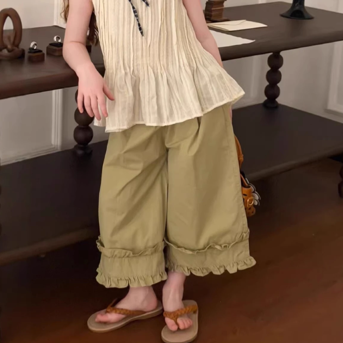 

Брюки для девочек 2026: Новая коллекция весна-лето, детская одежда в корейском стиле, милые универсальные повседневные брюки с кружевом и широкими штанинами для малышей