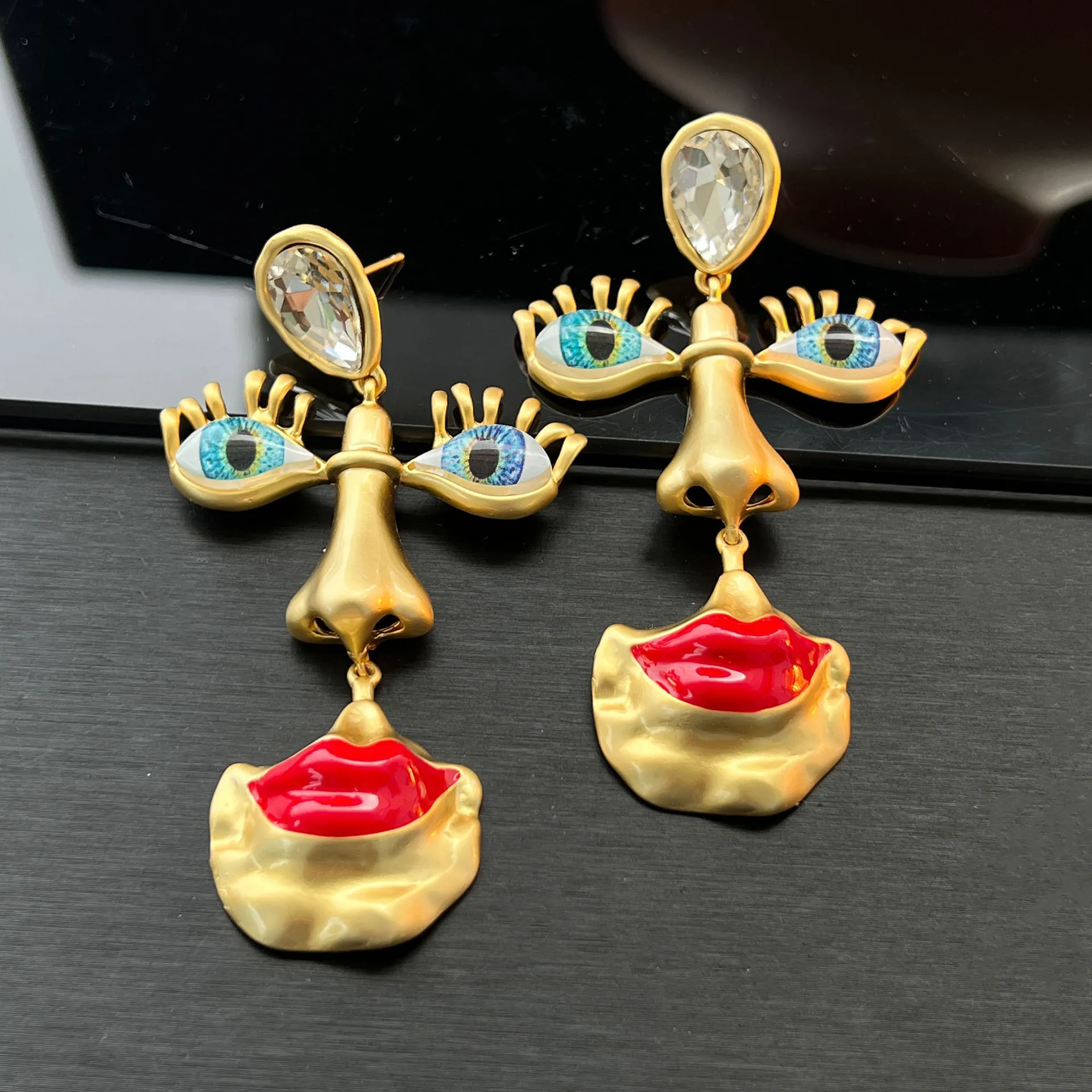 Vintage Abstract Human Face Sculpture Drop Earrings Copper Brass Body Hypoallergenic Silver Stud Ladies Banquet Ear Accessories