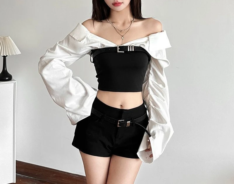 

Sweet and Cool Girly Design Sense Contrasting Stitching Long-sleeved Tops Are More Ways To Wear Loose and Thin T-shirt Women