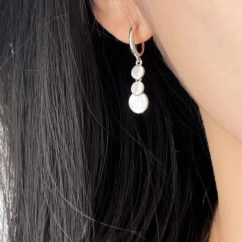 

Серьги-кольца женские массивные из серебра 925 пробы с гладкой поверхностью