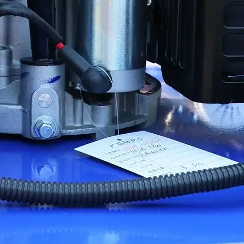 

Индивидуальная самоходная машина, вместительная адаптируемая для уклонов и неeven терранов, высокоэффективная газонокосилка с дистанционным управлением.