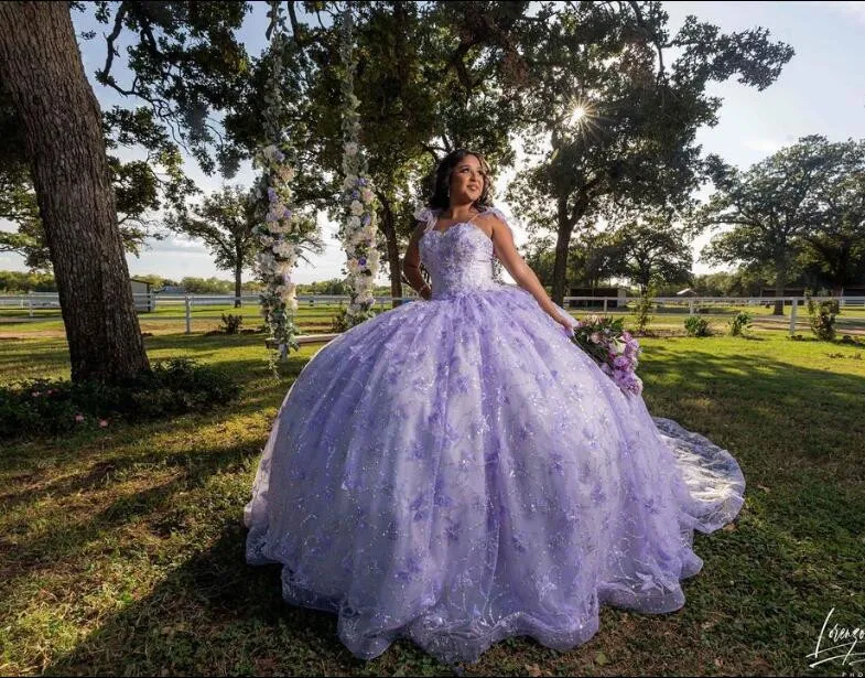 Sparkly Lilac Purple Quinceanera Dresses Ball Gown Lace Floral Crystal Sweetheart Corset vestidos 15 quinceañera lila sweet 16