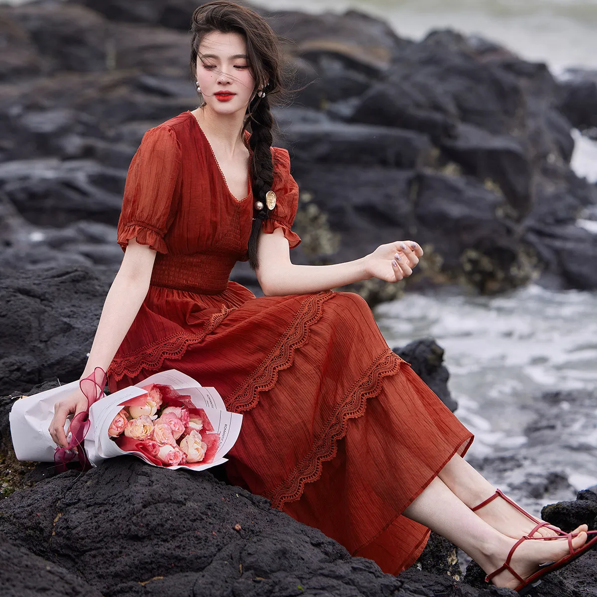 Louis yao 2025 vestido de retalhos de renda com camada de bolo com temperamento elegante decote em v elástico fino ajuste saia longa para mulheres