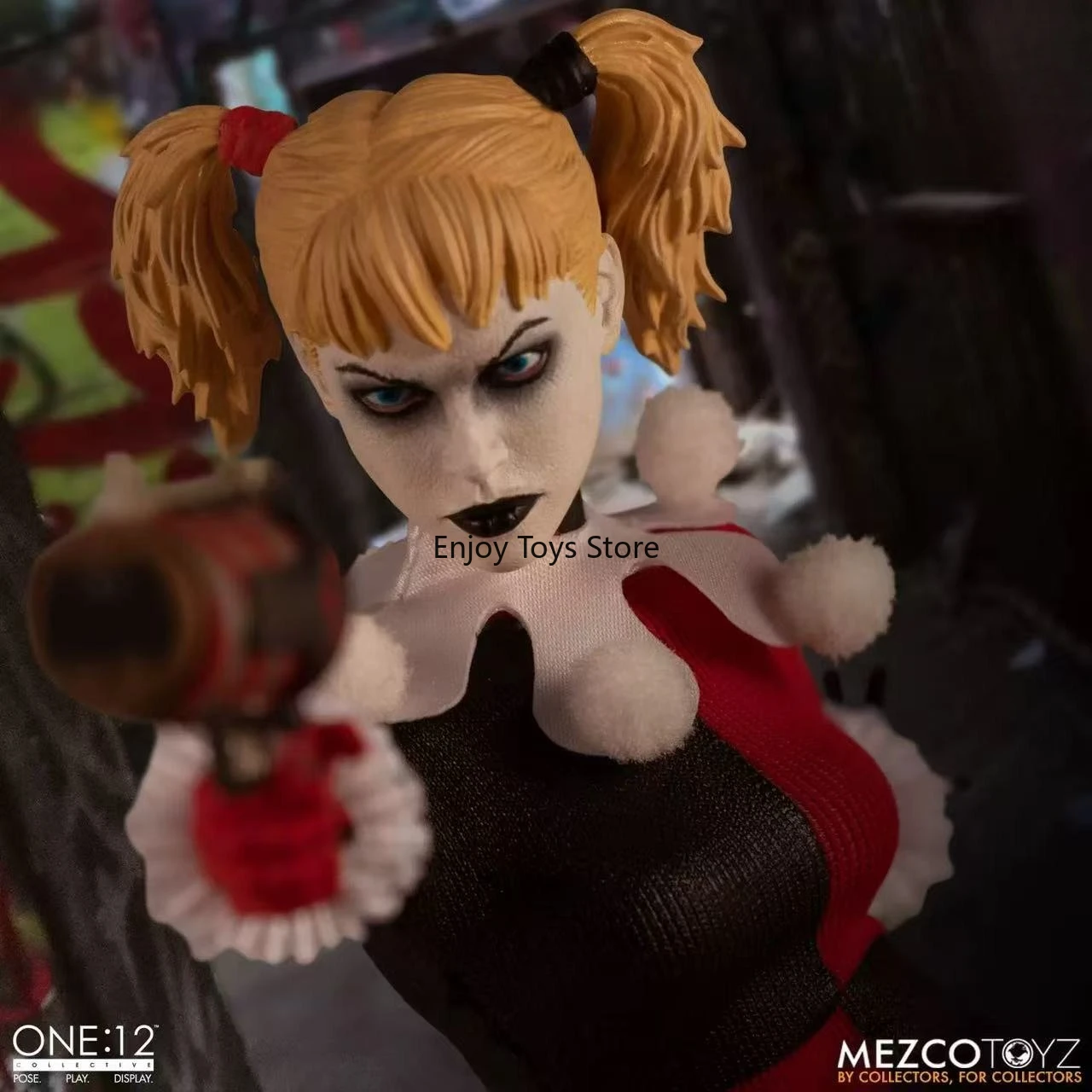 Stokta MEZCO Arkham Harley Qui - Model Kit Harley Quinn incelemesi ve fiyatı