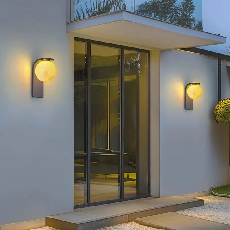 Outdoor solar energy, villa courtyard front lighting moon lamp, round garden wall lamp