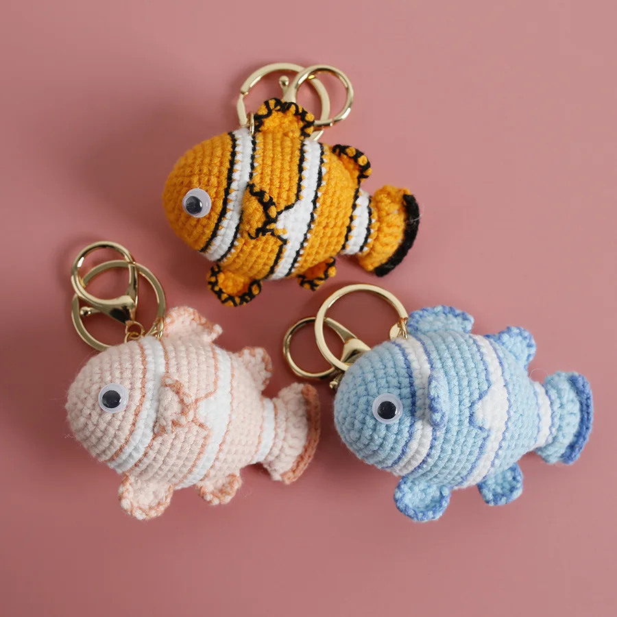 Gehäkelter Clownfisch-Anhänger, kreativer handgemachter Fisch-Schlüsselanhänger, gestrickter Mini-Goldfisch-Schlüsselanhänger, Rucksack-Deko-Geschenk – Detail 1