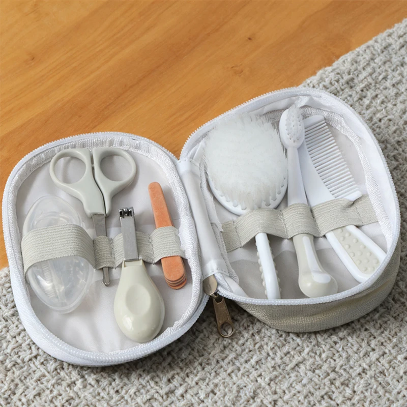 

Набор для ухода за ребенком с расческой для зубной щетки и детскими кусачками для ногтей — необходимые инструменты для малышей