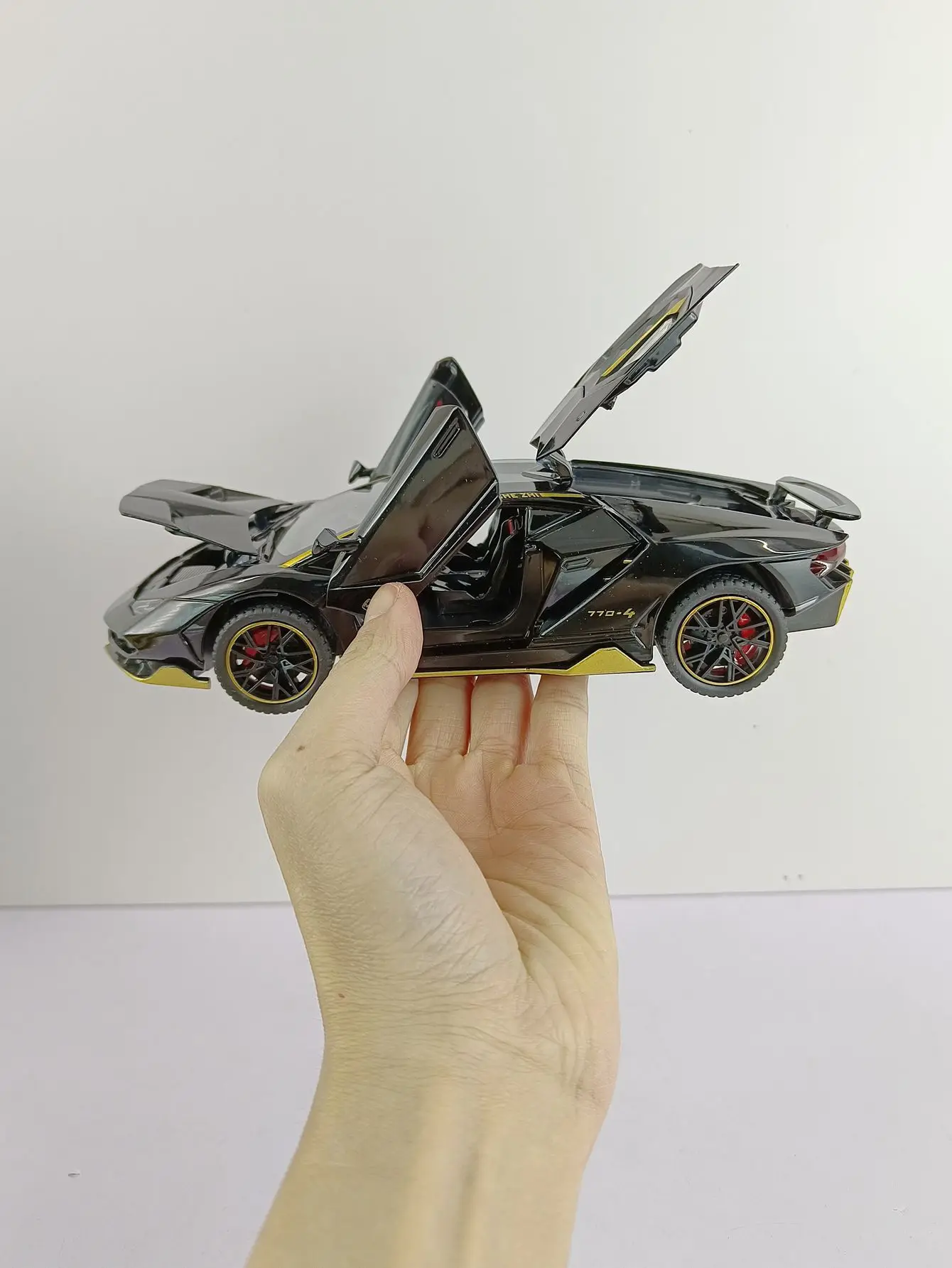 1:24 Lamborghini Lp770 auto giocattolo in lega ad alta simulazione modello di veicolo pressofuso in metallo tirare indietro macchinine giocattoli per ragazzi A227