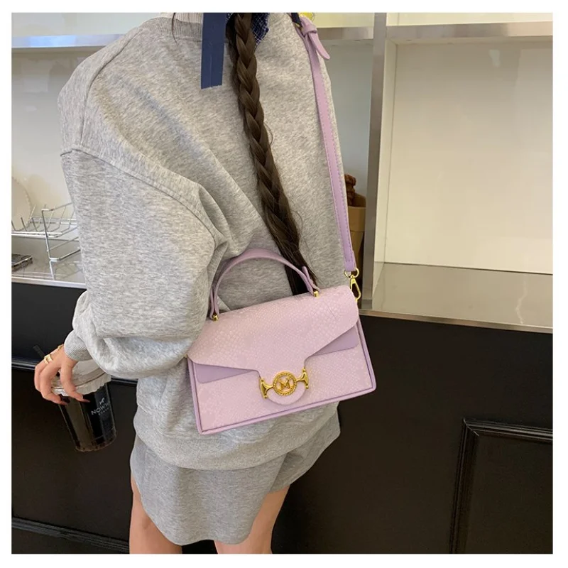 

Модная женская сумка, изготовленная из кожи с принтом Jaguar и высококачественным легким, мягким, современный вид в Будапешт. ​