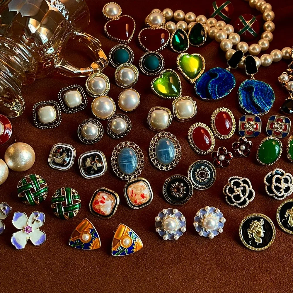 2025 جديد خمر الأقراط الأنيقة الرجعية الحد الأدنى الأزياء الفاخرة بوهو شيك لذيذ الأذن ترصيع