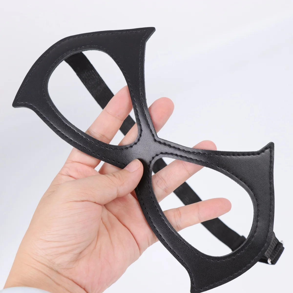 1 Stück Halbgesichts-Katzenaugen-Kostümmaske für Damen, schwarze Katzenmaske aus Kunstleder für Maskerade, Halloween-Party und Cosplay – Detail 5