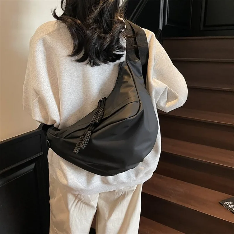 

Minimalist Designer Handbag For Women Luxury Leather Crossbody Large Capacity Elegant Diaper Bag Stylish Commuter Textured