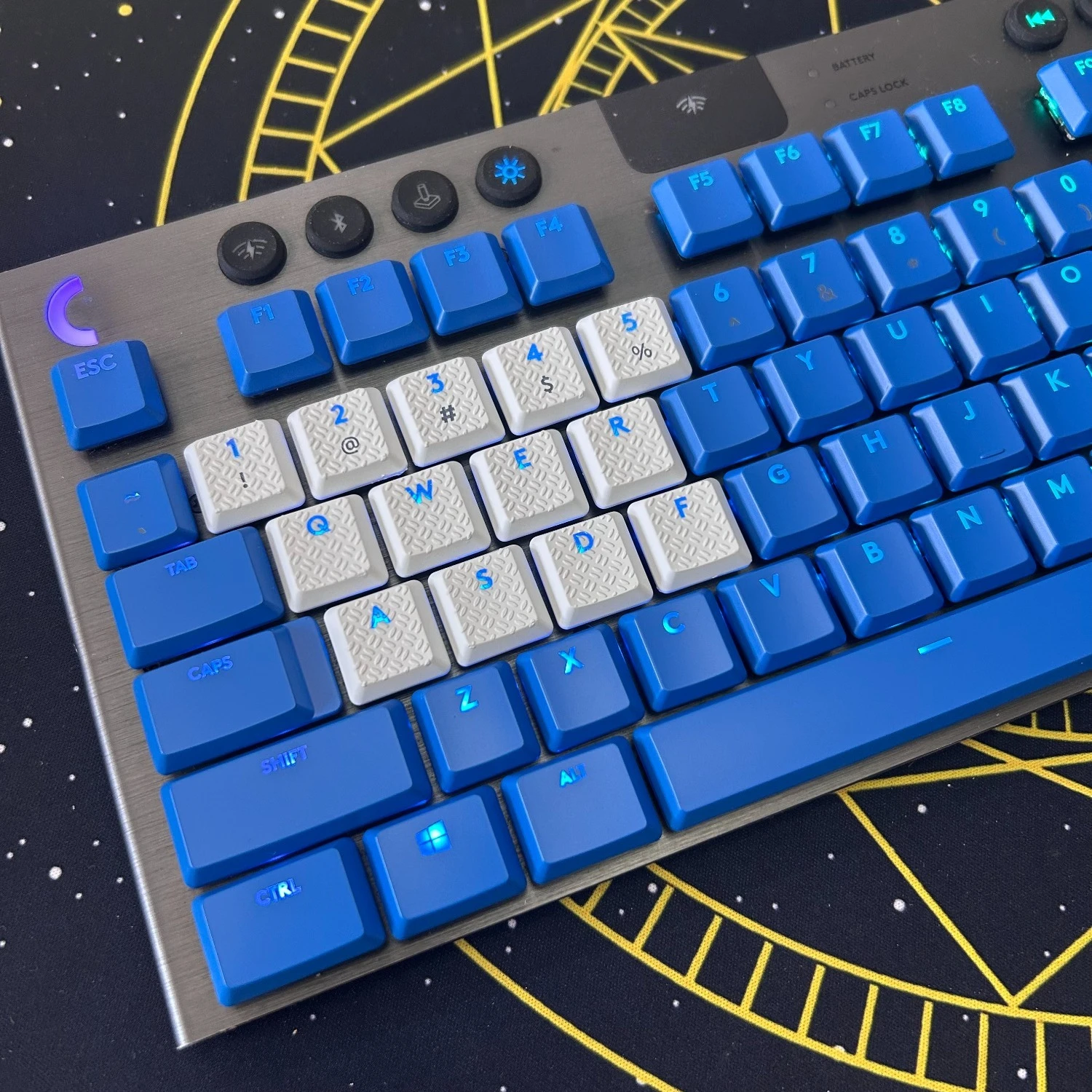 DIY Anti Slip Threaded Translucent Keycaps Suitable for Logitech G813/G815/G913/G915/TKL RGB Mechanical Gaming Keyboard