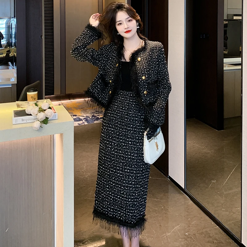 

Winter Outfit for Women Short Fringed Tweed Jacket And Midi Skirt Set Fashionable Two-Piece Ensemble Nylon Fabric