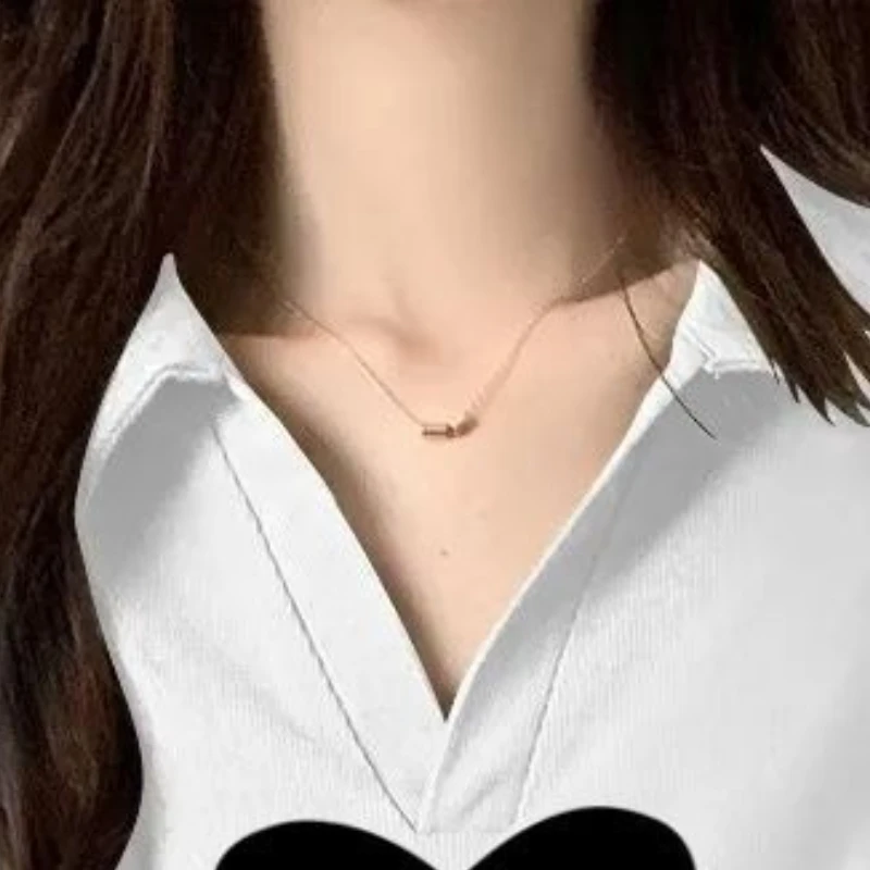 Spice girl camiseta de manga curta com decote em v feminina 2024 verão nova frente ombro lapela bainha curvada não-pilling camisa polo maré superior