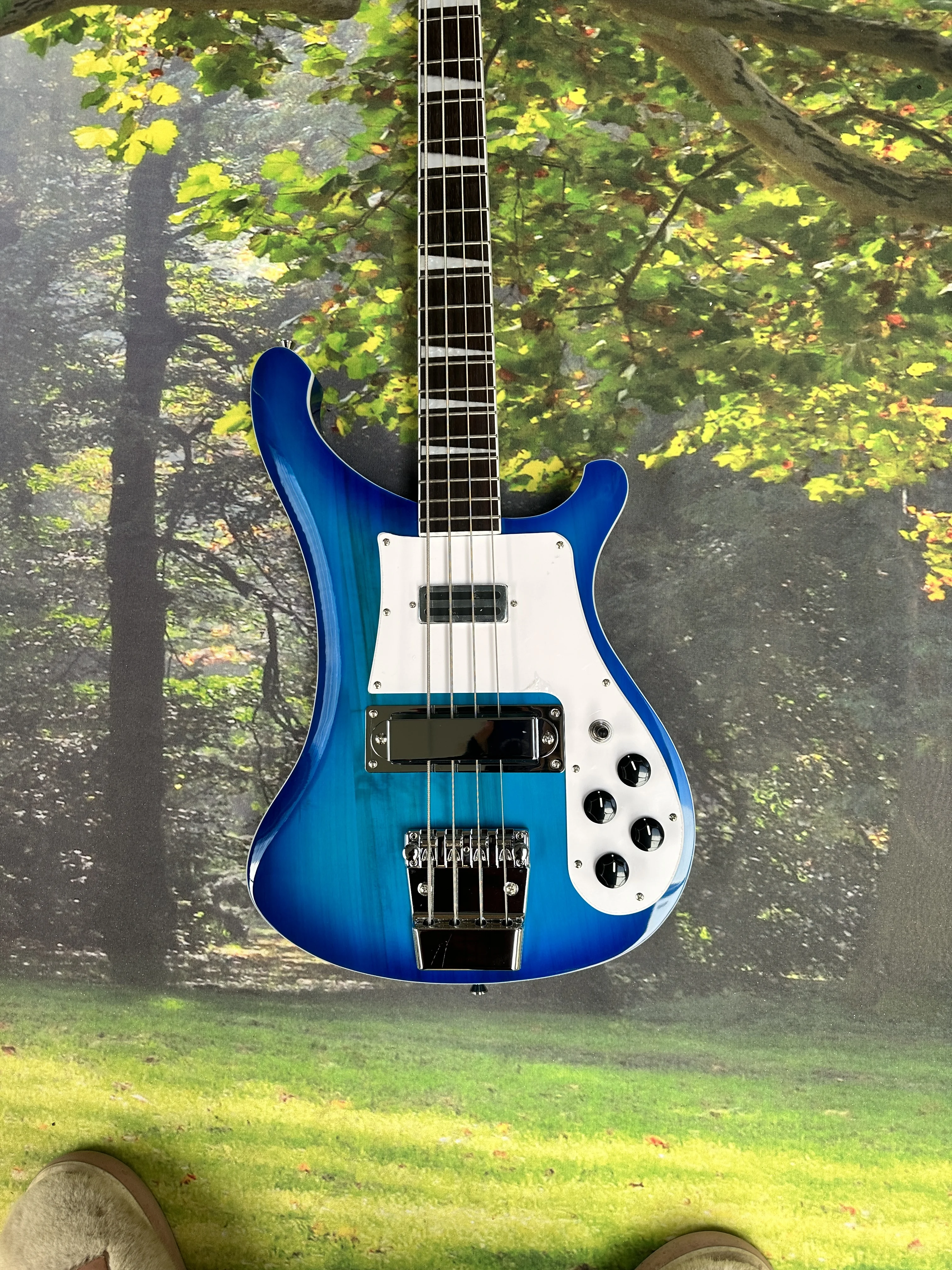 جيتار كهربائي ذو 4 أوتار باللون الأزرق العميق عالي الجودة مع أجهزة من الكروم وقيثارات باس من خشب الورد ولوحة الفريتس #1