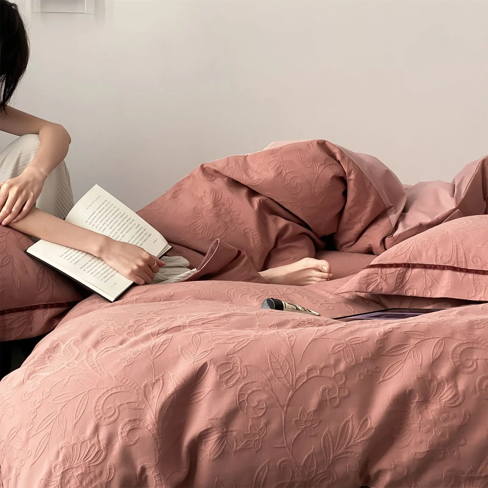 

Customizable flowers 60 cotton four-piece set of simple wind three-dimensional relief pure cotton bedding