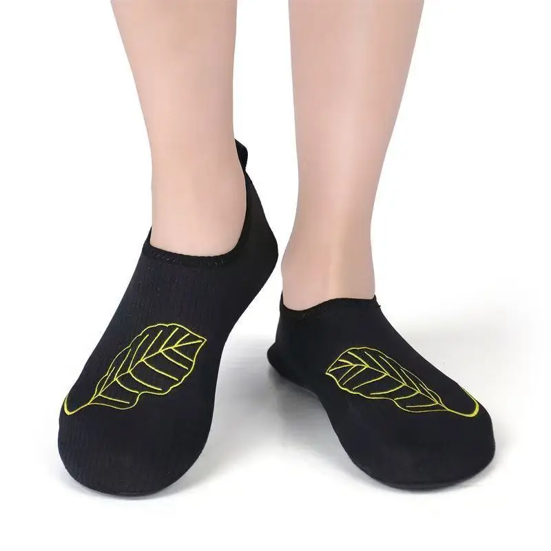 Men's Big Size Mesh Quickly Drying Wading Shoes Lovers Soft Sole Slip On Outdoor Beach Swimming Shoes Diving Shoes Yoga Shoes